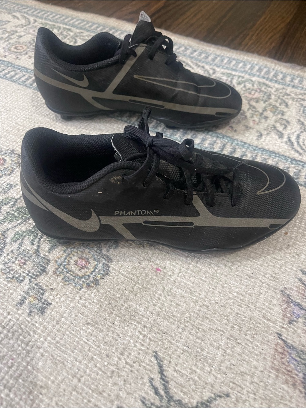 Nike Phantom Kid’s Black Soccer Cleats